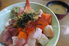 大漁さんのぜんぶのっけ丼