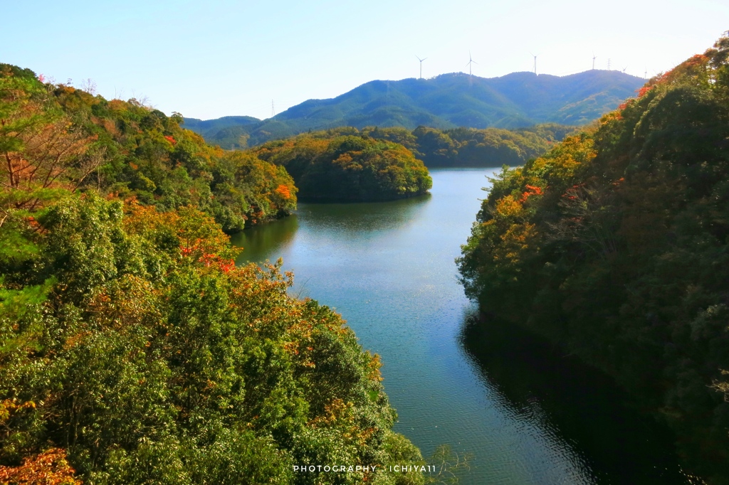 紅葉始まる湖畔