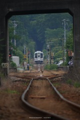 高架下の額縁構図