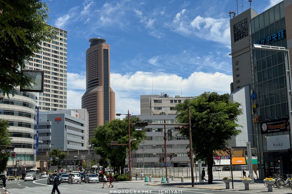 夏空の街並み