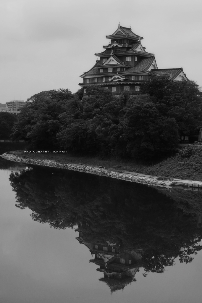 漆黒の岡山城