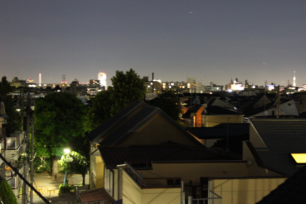 街と夜空