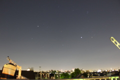 街と星空