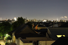 街と夜空