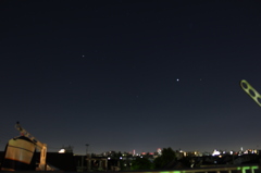 街と星空
