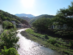 川の光