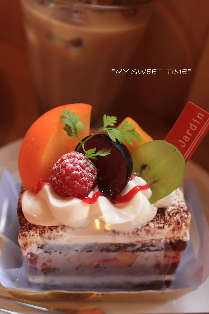 SEASON CAKE