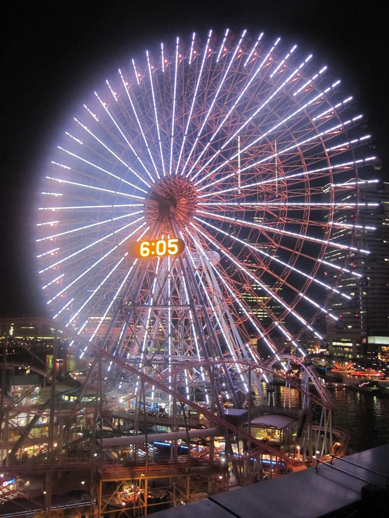 万葉倶楽部から見たコスモクロック