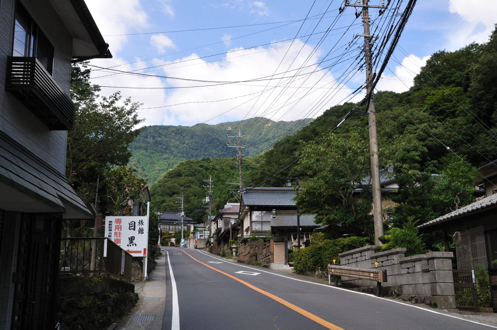 参道の坂道