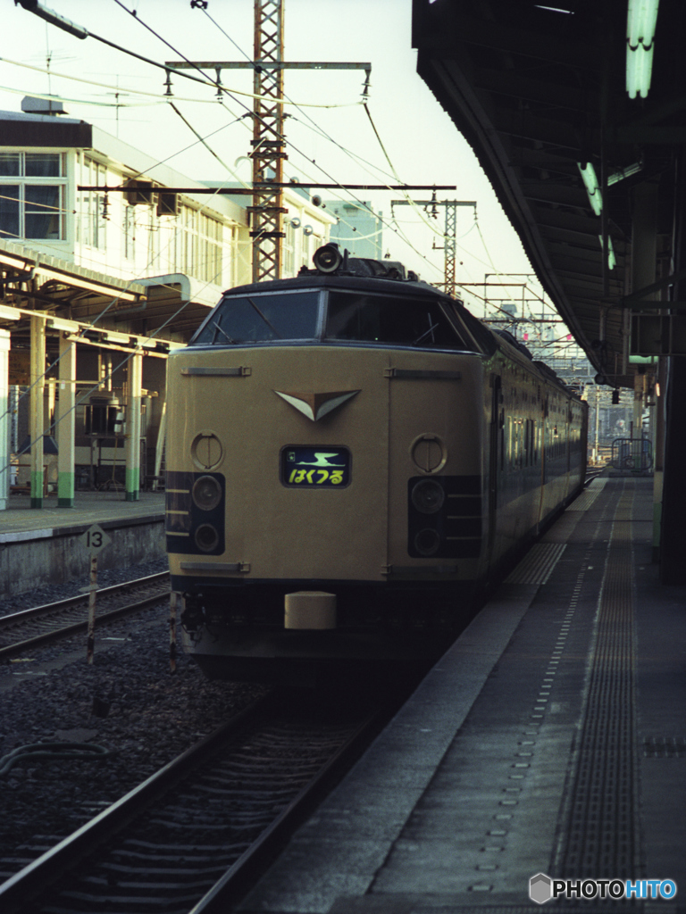 上野駅に入線する583系「はくつる」