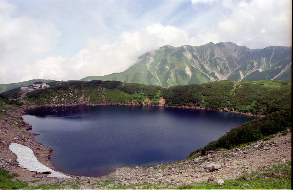 室堂平のみくりが池