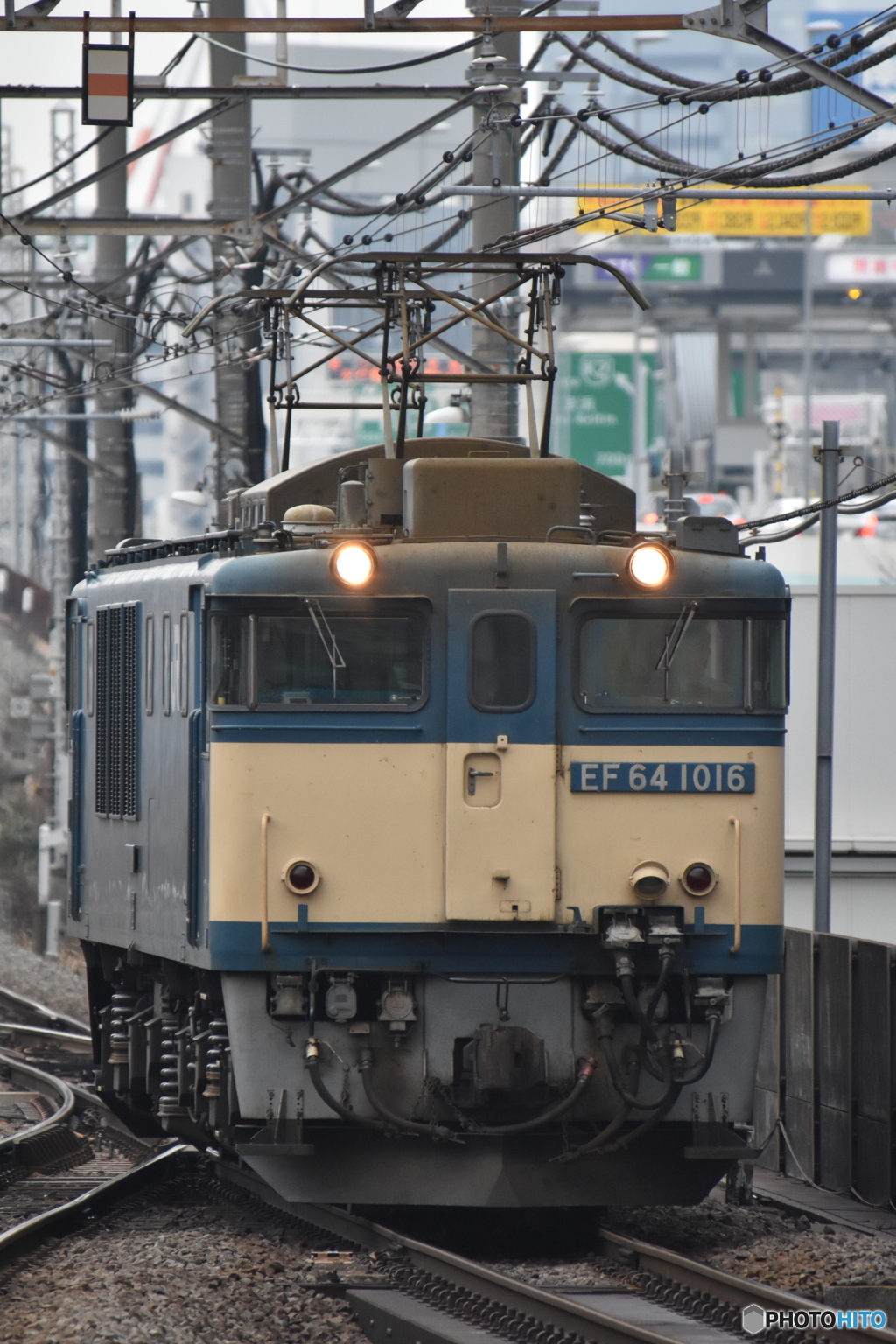 都会を走る山の機関車