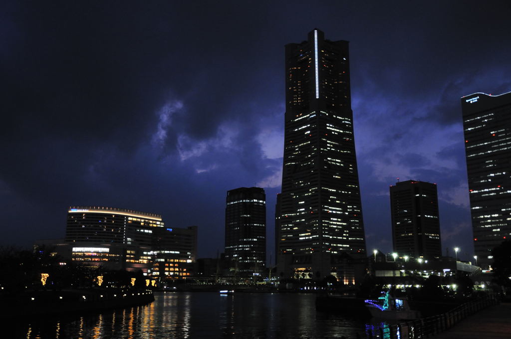 ランドマークタワー夕景