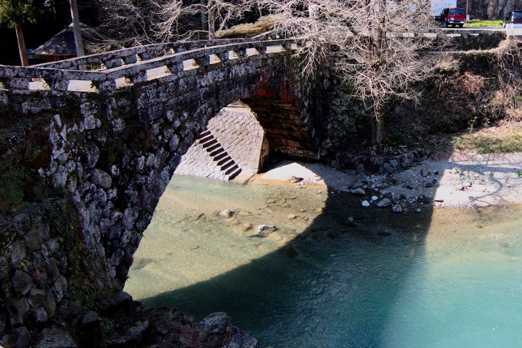 愛の架け橋3　「愛の聖地」