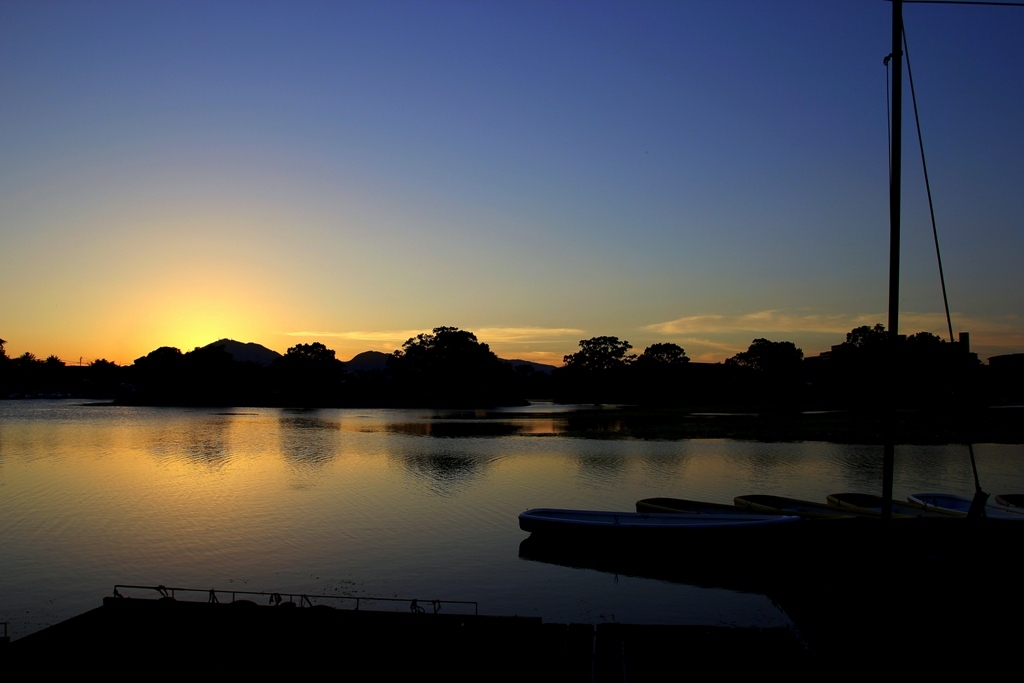 湖畔の夕焼け