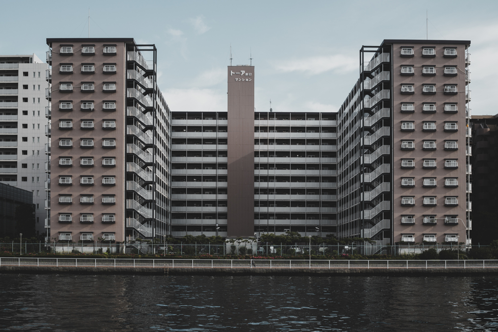 マンション・横から