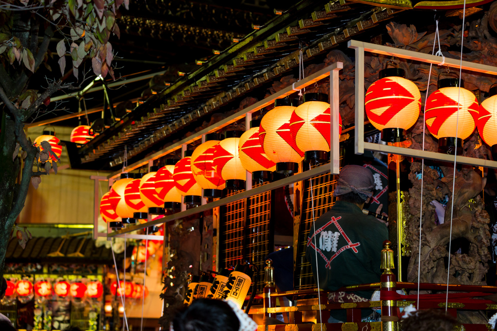 夜の秋祭り屋台