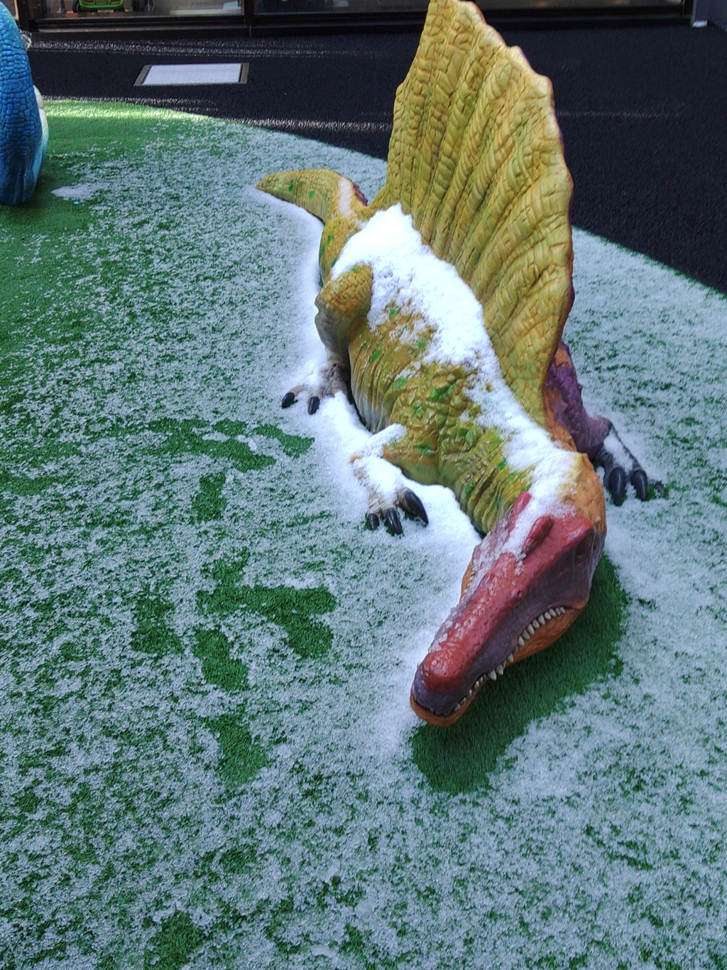 恐竜は雪を見た。