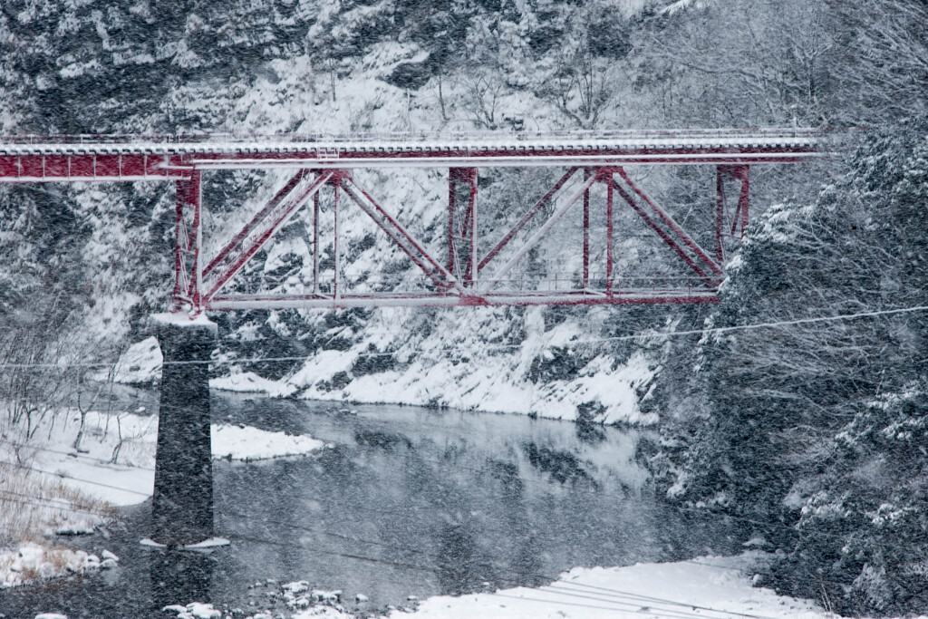 雪の鉄橋