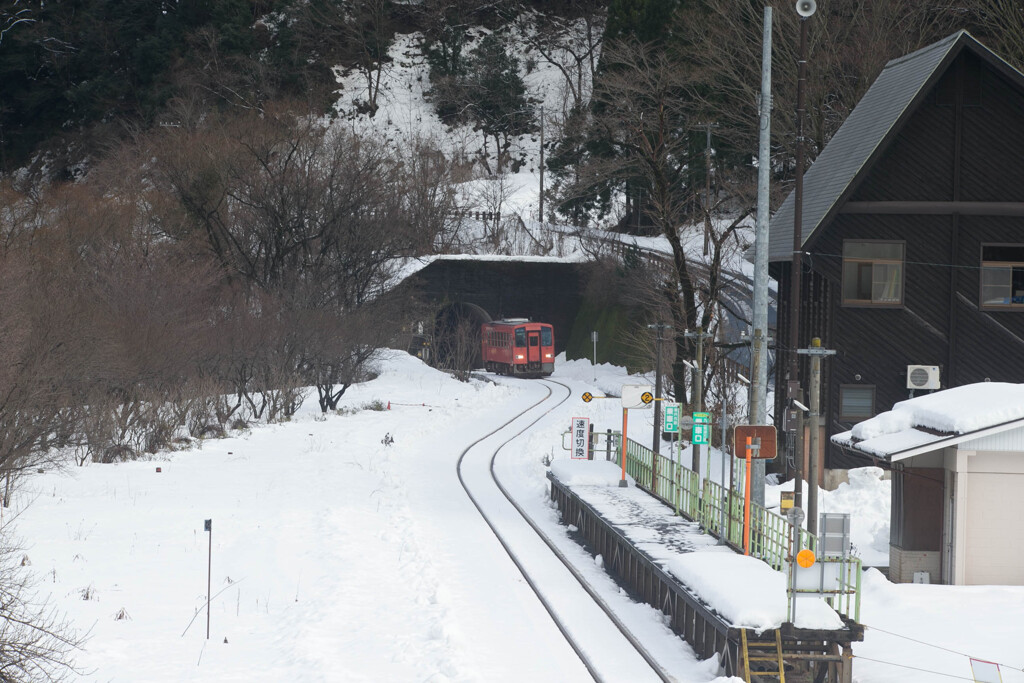 トンネルを出たら雪国