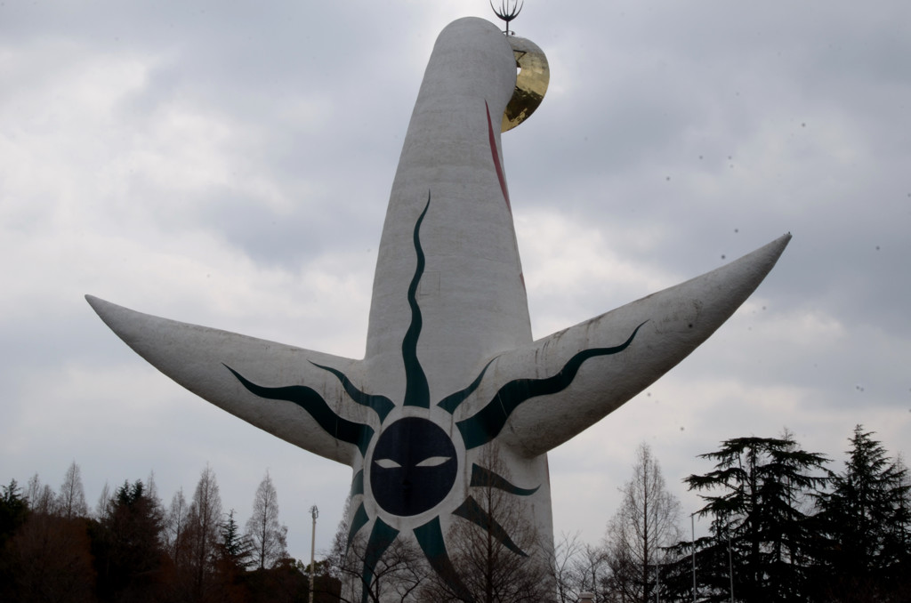 裏からの顔も！