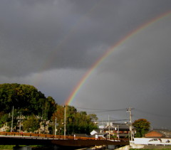 黒雲と虹