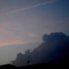 沸き立つ雲と夕焼け