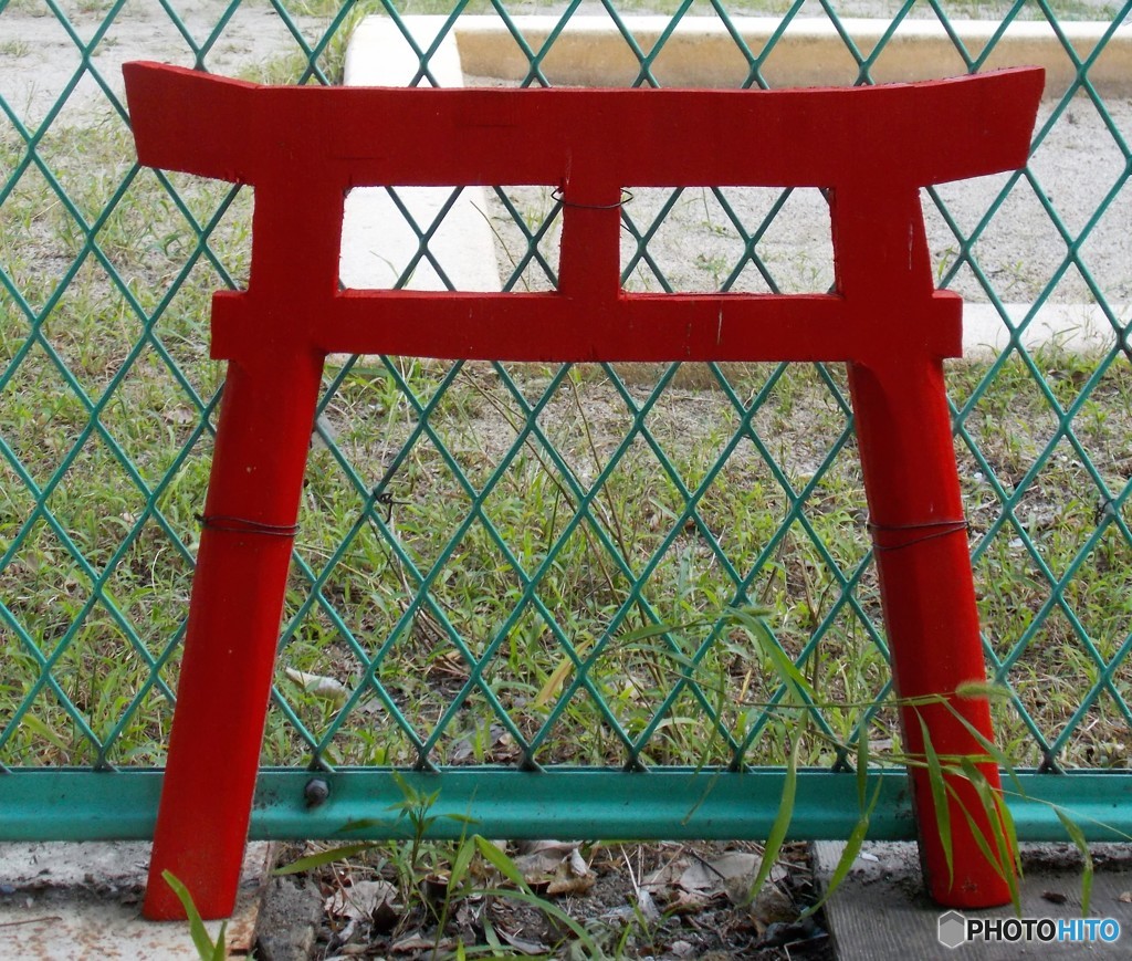 神社の鳥居ではおまへん