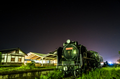 夜の旧大社駅。