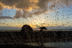 夕焼けなのに雨。