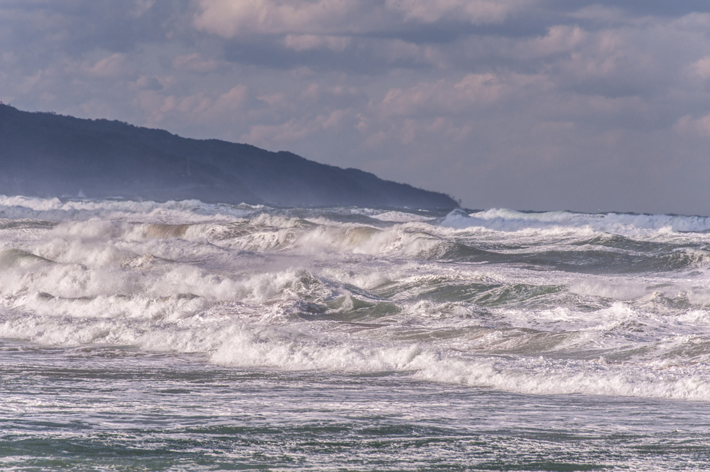 荒れる日本海。