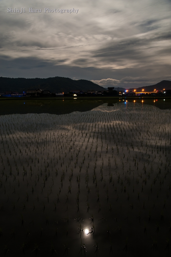 水鏡の月。