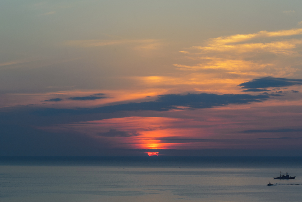 大社湾に沈む夕日。