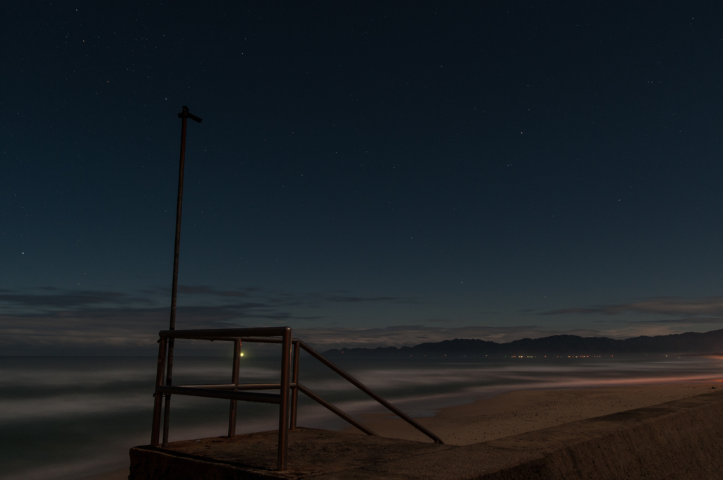 月光夜景～堤防より海を望む～