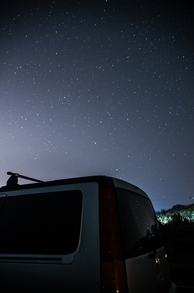 車に映る星。