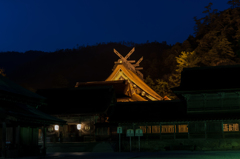 出雲大社本殿、夜。