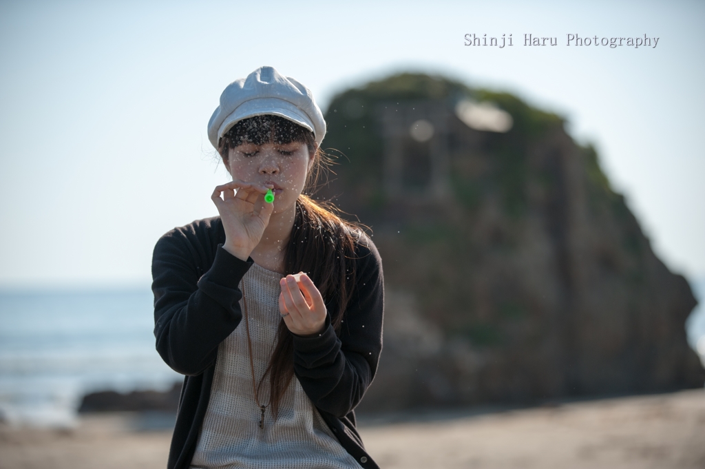 はじける。