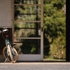 駅舎に自転車。