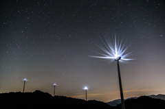 山の上の風力発電所。