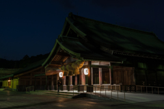 夜の参拝者。