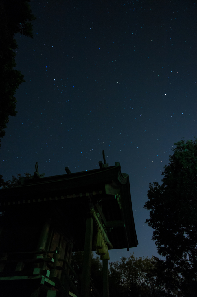 出雲手斧神社と星空。