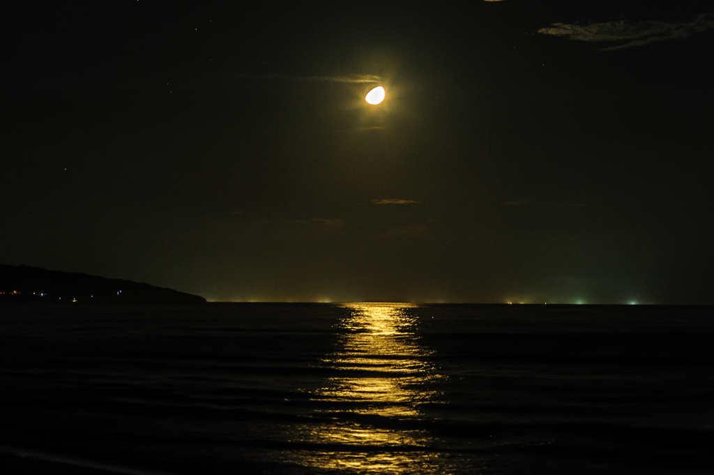 月光夜景、漁火。