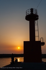 大社港南防波堤灯台、夕景。