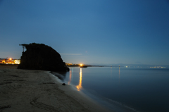 月夜の稲佐の浜。
