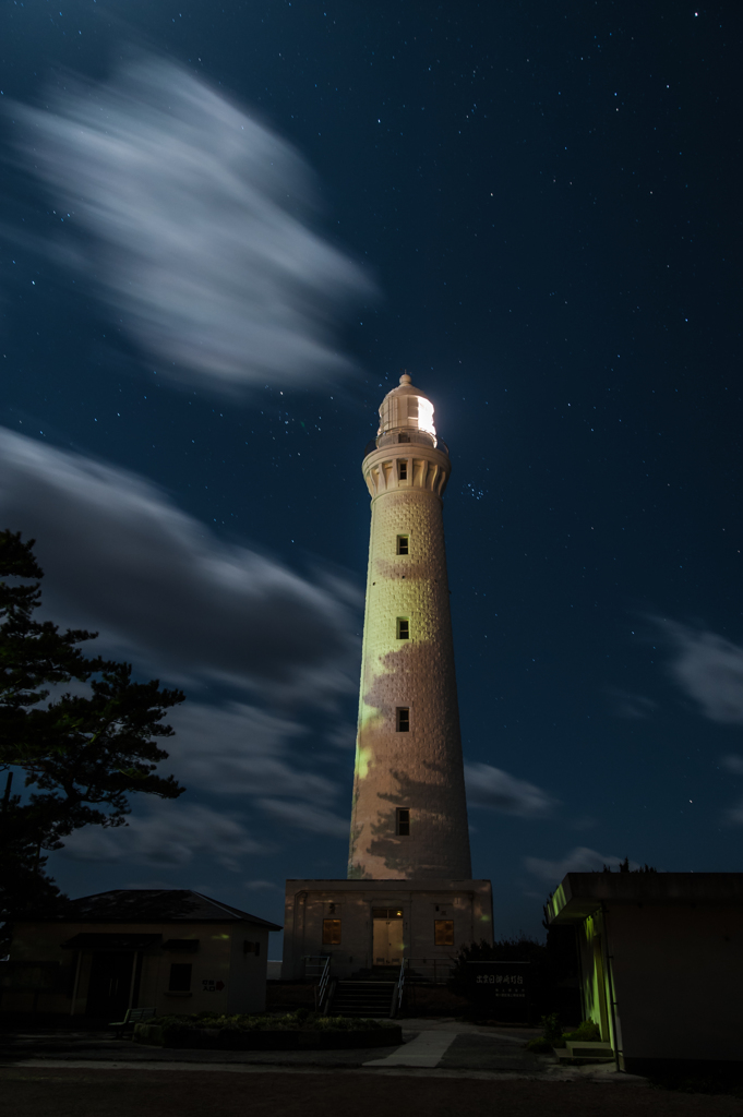 月夜の日御碕灯台。