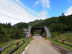 空、山、橋