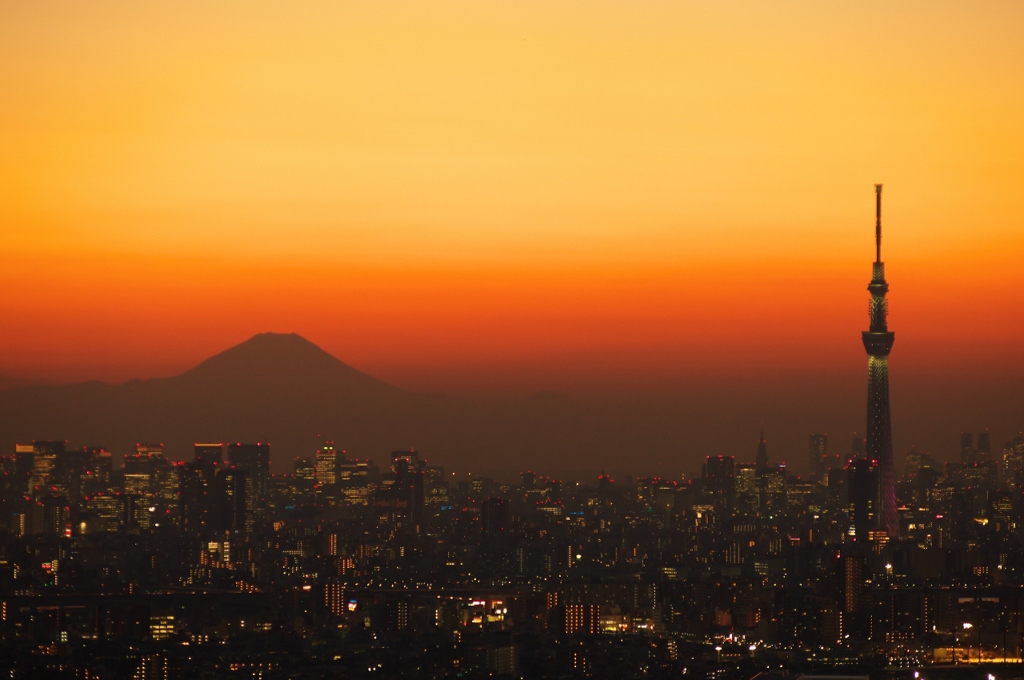 ｱｲ・ﾘﾝｸﾀｳﾝより夕景
