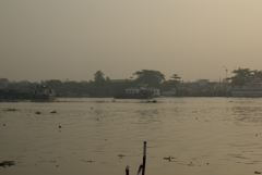 朝のサイゴン川 3