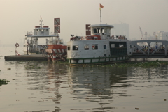 朝のサイゴン川 2