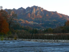 晩秋の岩櫃山.